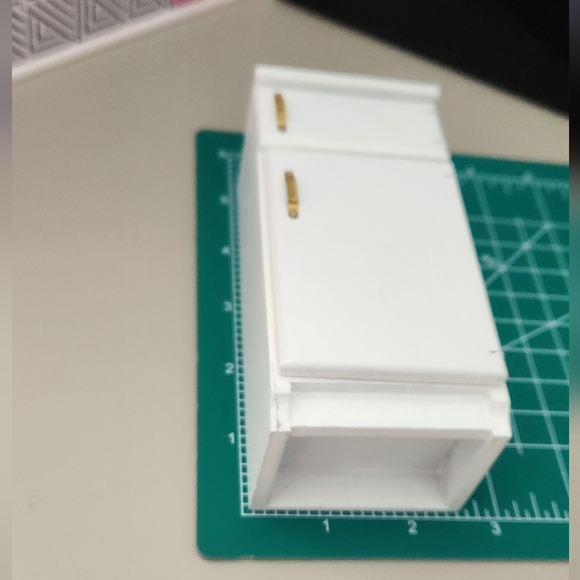 Wooden Doll Fridge - Picture 2 of 6